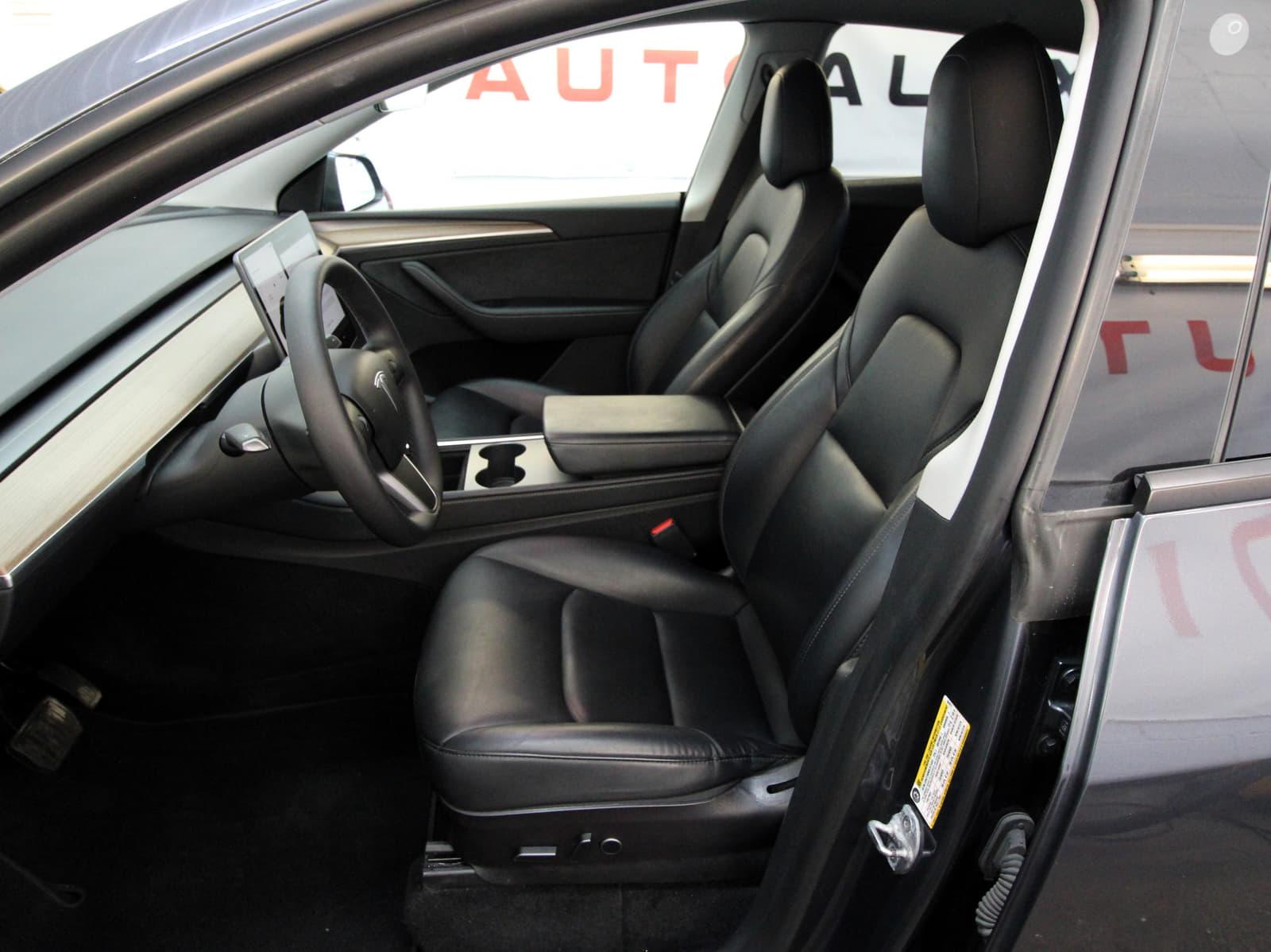 Tesla Model Y 2022 - Image 14