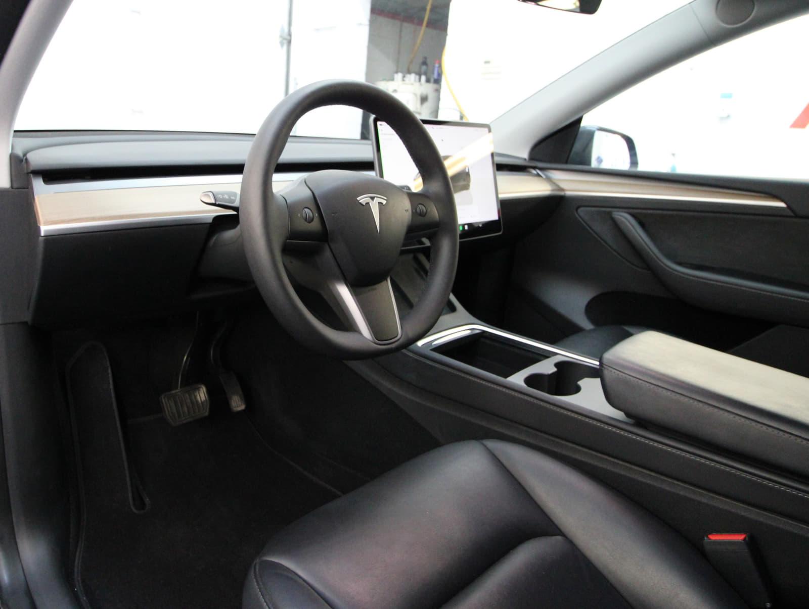 Tesla Model Y 2022 - Image 8
