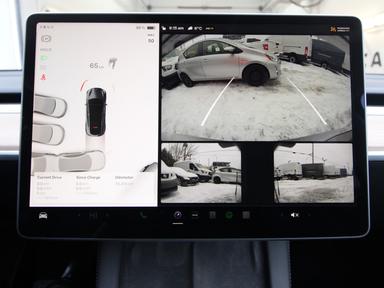 Tesla Model Y 2022 - Thumbnail 4