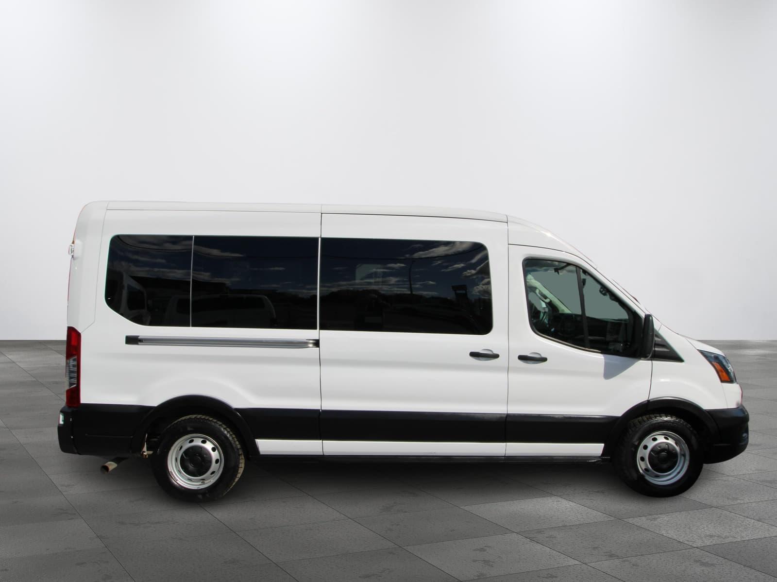 Ford Transit Passenger Wagon 2022 - Image 5