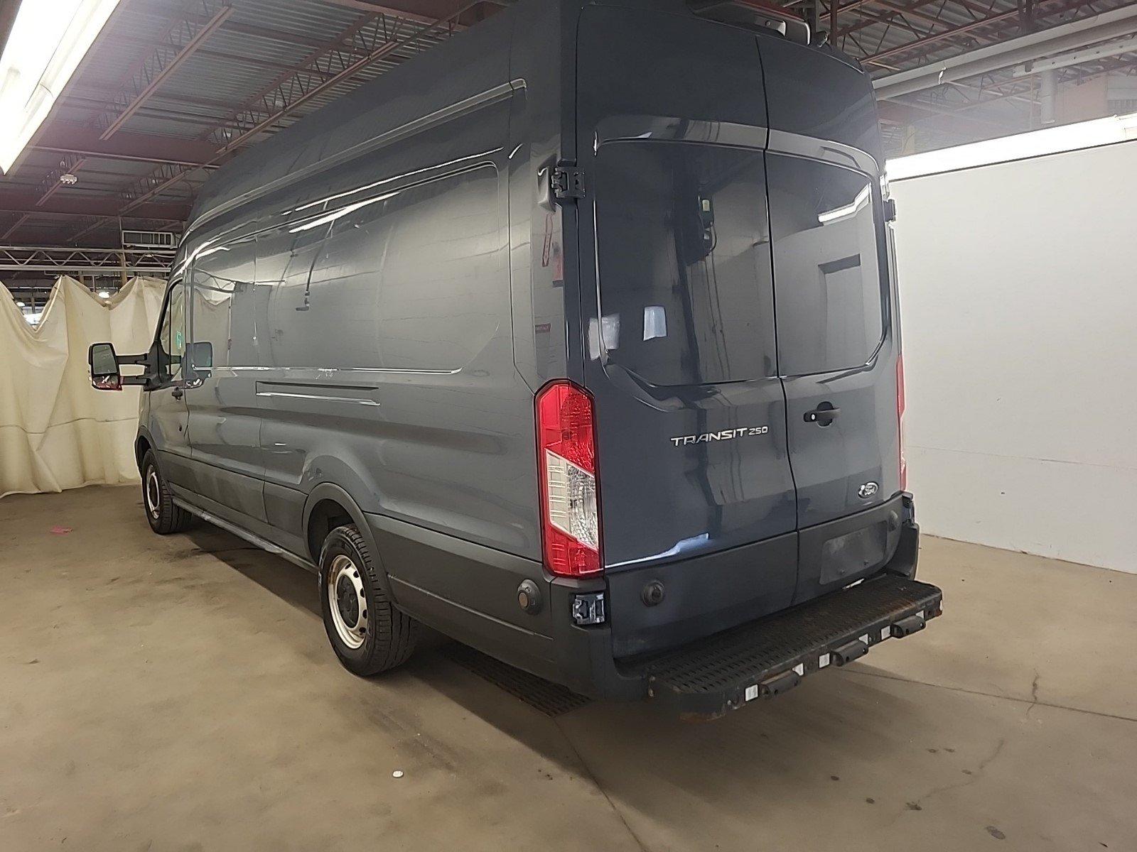 Ford Transit-250 Cargo Van 2021 - Image 7