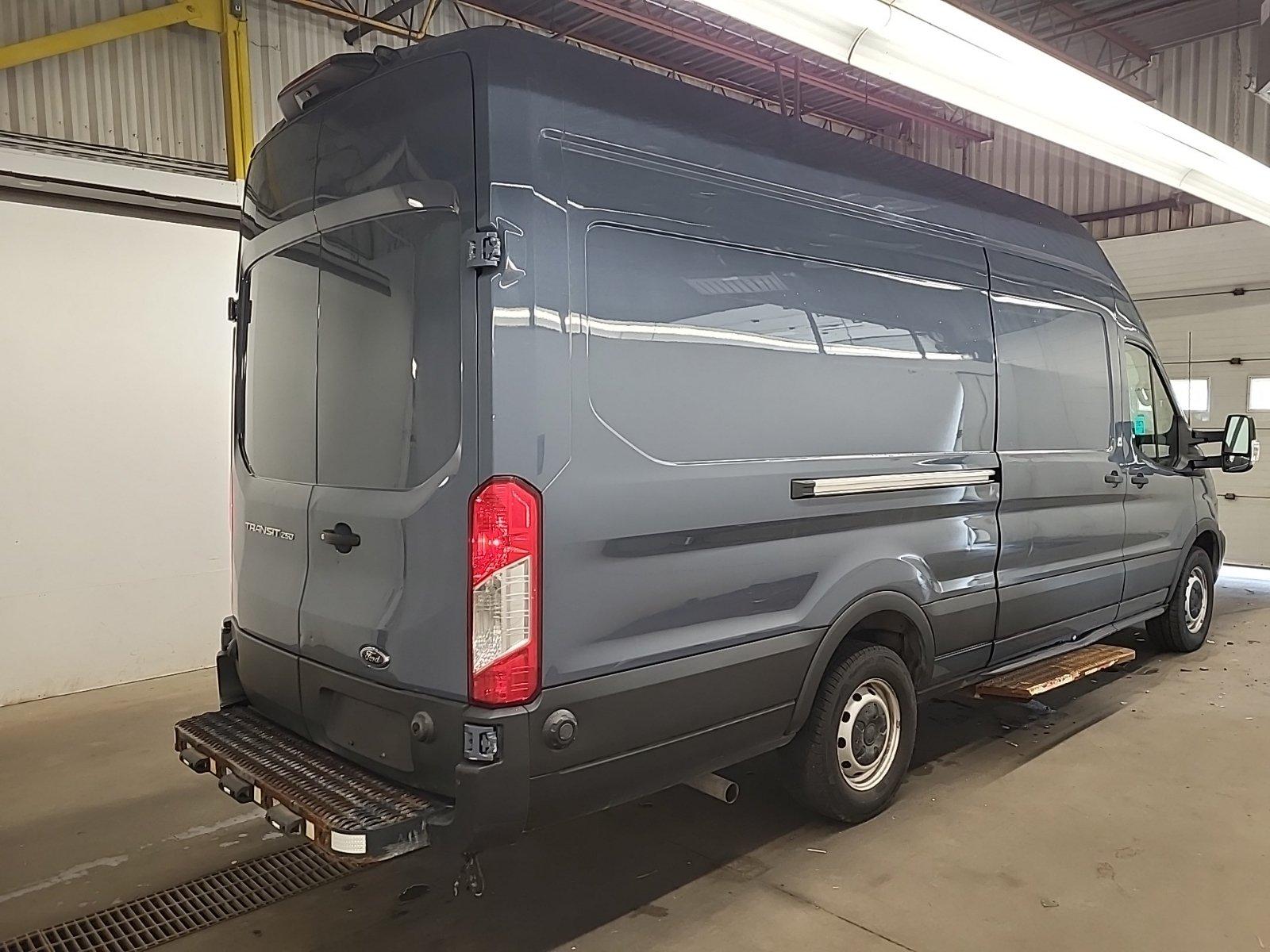 Ford Transit 2021 - Image 3