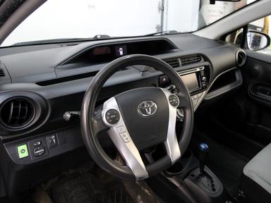 Toyota Prius c 2016 - Thumbnail 2