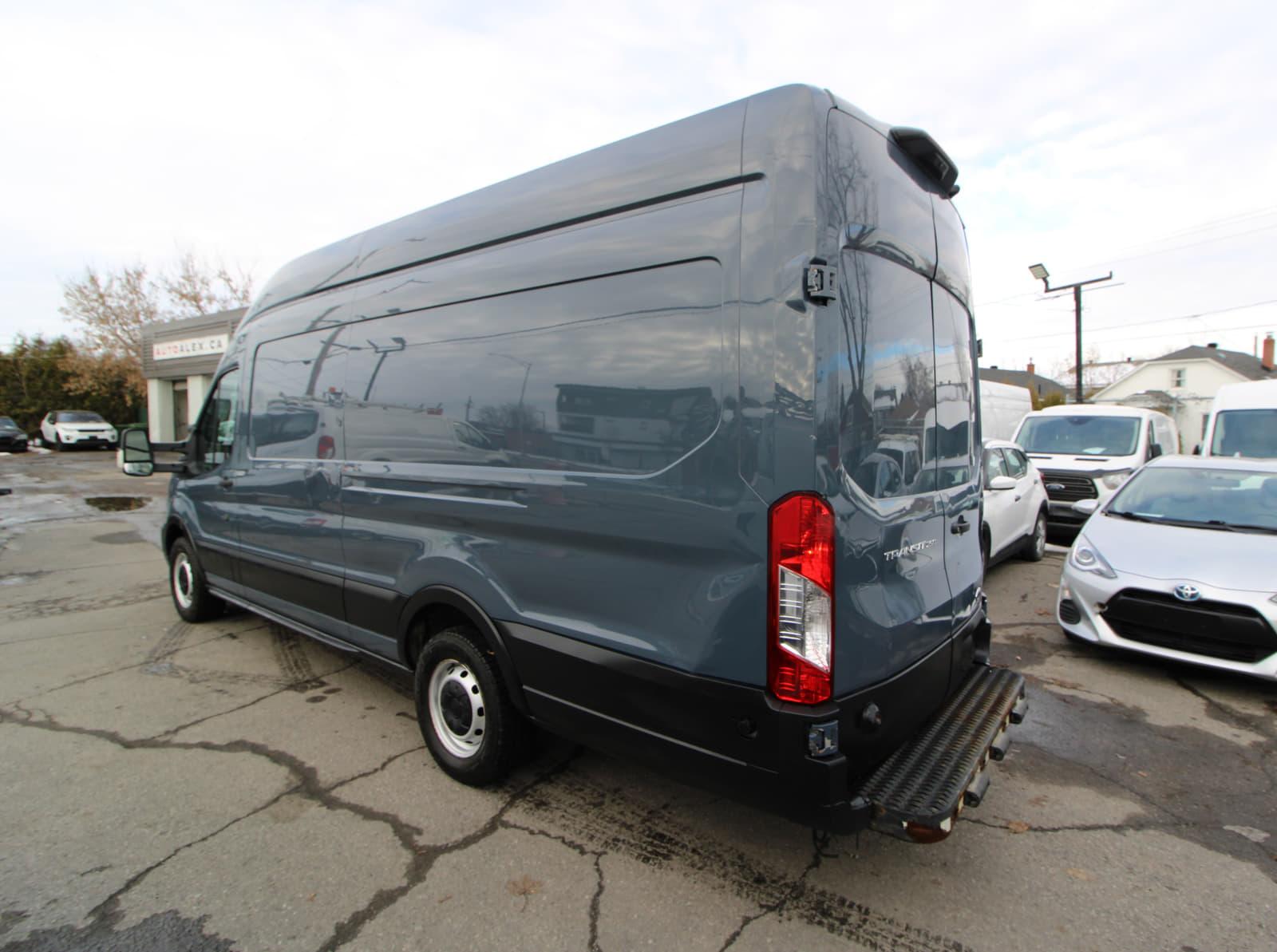 Ford Transit-250 Cargo Van 2021 - Image 11