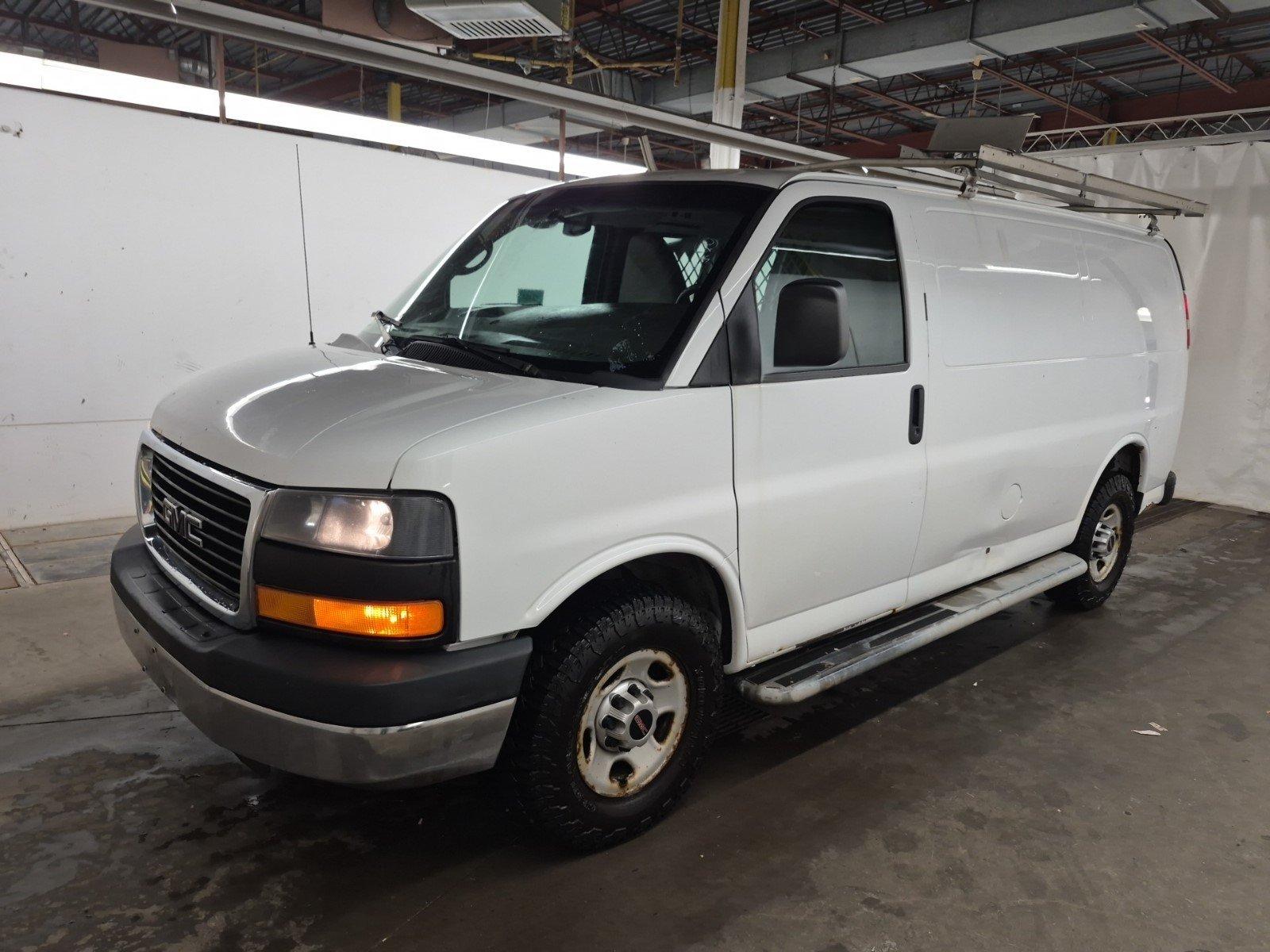 Gmc Savana Cargo 2015 - Image 1