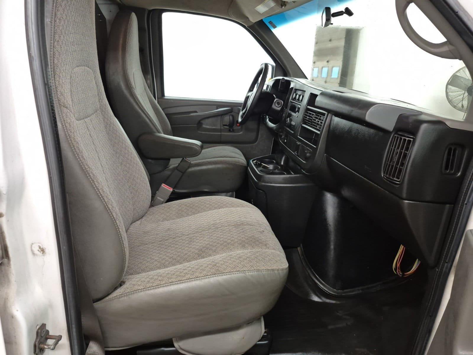 Gmc Savana Cargo 2015 - Image 9