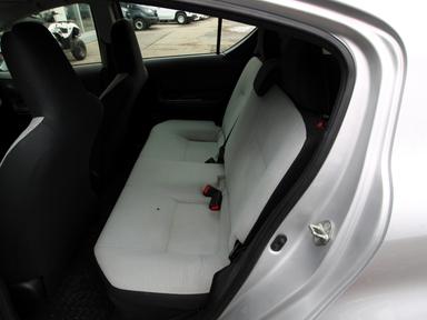 Toyota Prius c 2016 - Thumbnail 12