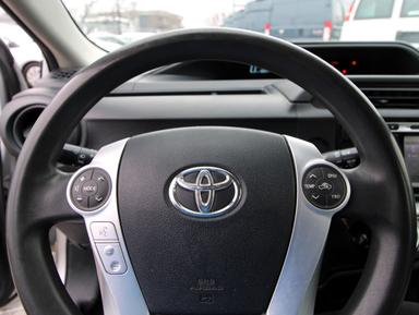 Toyota Prius c 2016 - Thumbnail 4