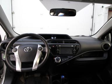 Toyota Prius c 2016 - Thumbnail 10