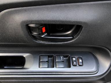 Toyota Prius c 2016 - Thumbnail 8