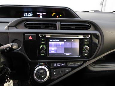 Toyota Prius c 2016 - Thumbnail 6
