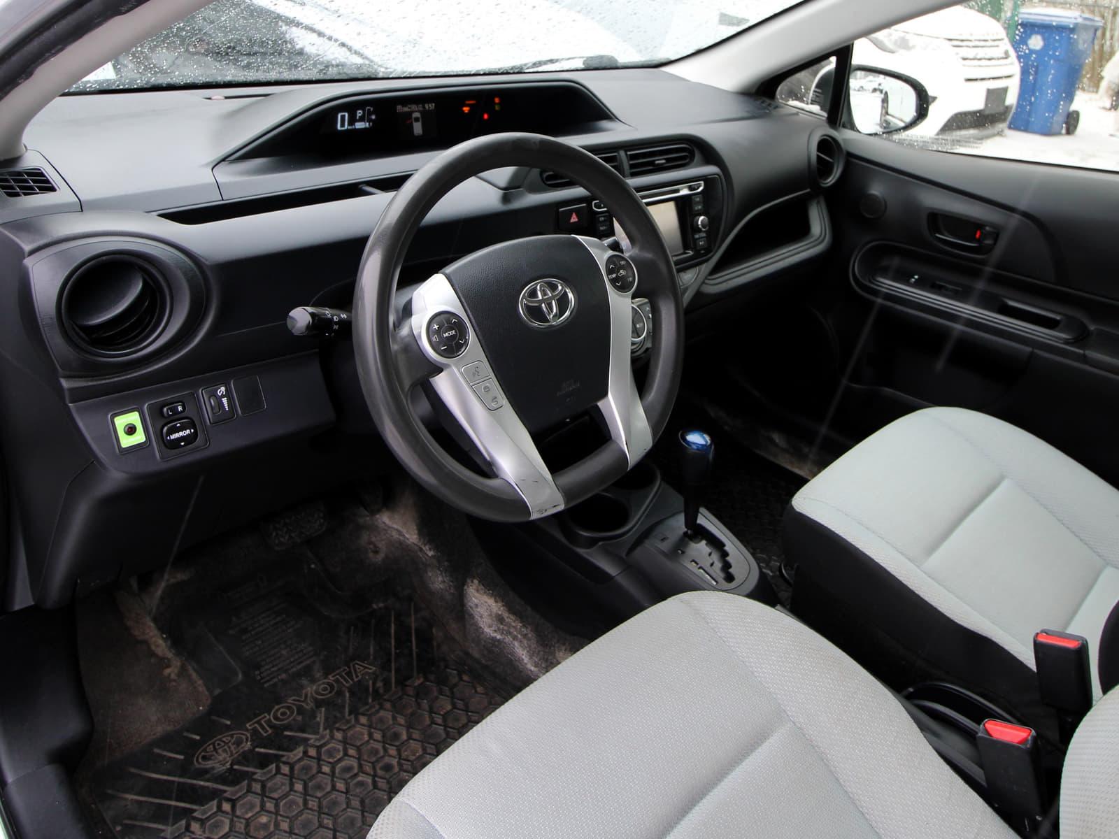 Toyota Prius c 2016 - Image 2
