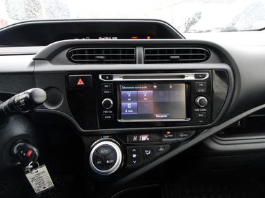 Toyota Prius c 2016 - Thumbnail 6