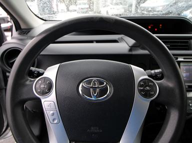 Toyota Prius c 2016 - Thumbnail 4