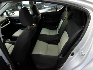 Toyota Prius c 2017 - Thumbnail 17