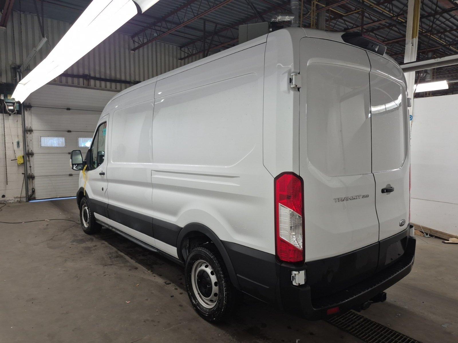 Ford Transit-250 Cargo Van 2023 - Image 5