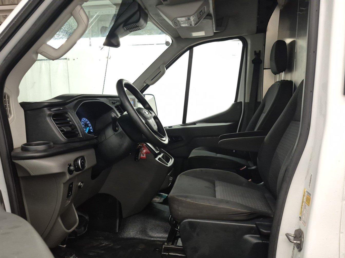 Ford Transit-250 Cargo Van 2023 - Image 6