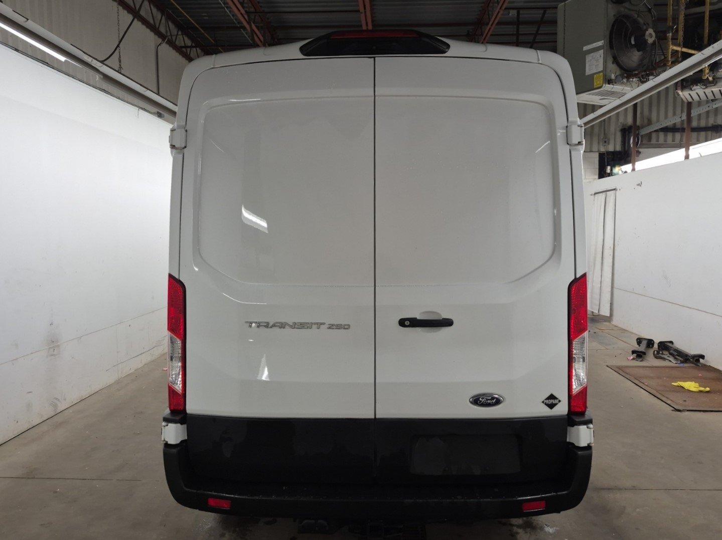 Ford Transit-250 Cargo Van 2023 - Image 8