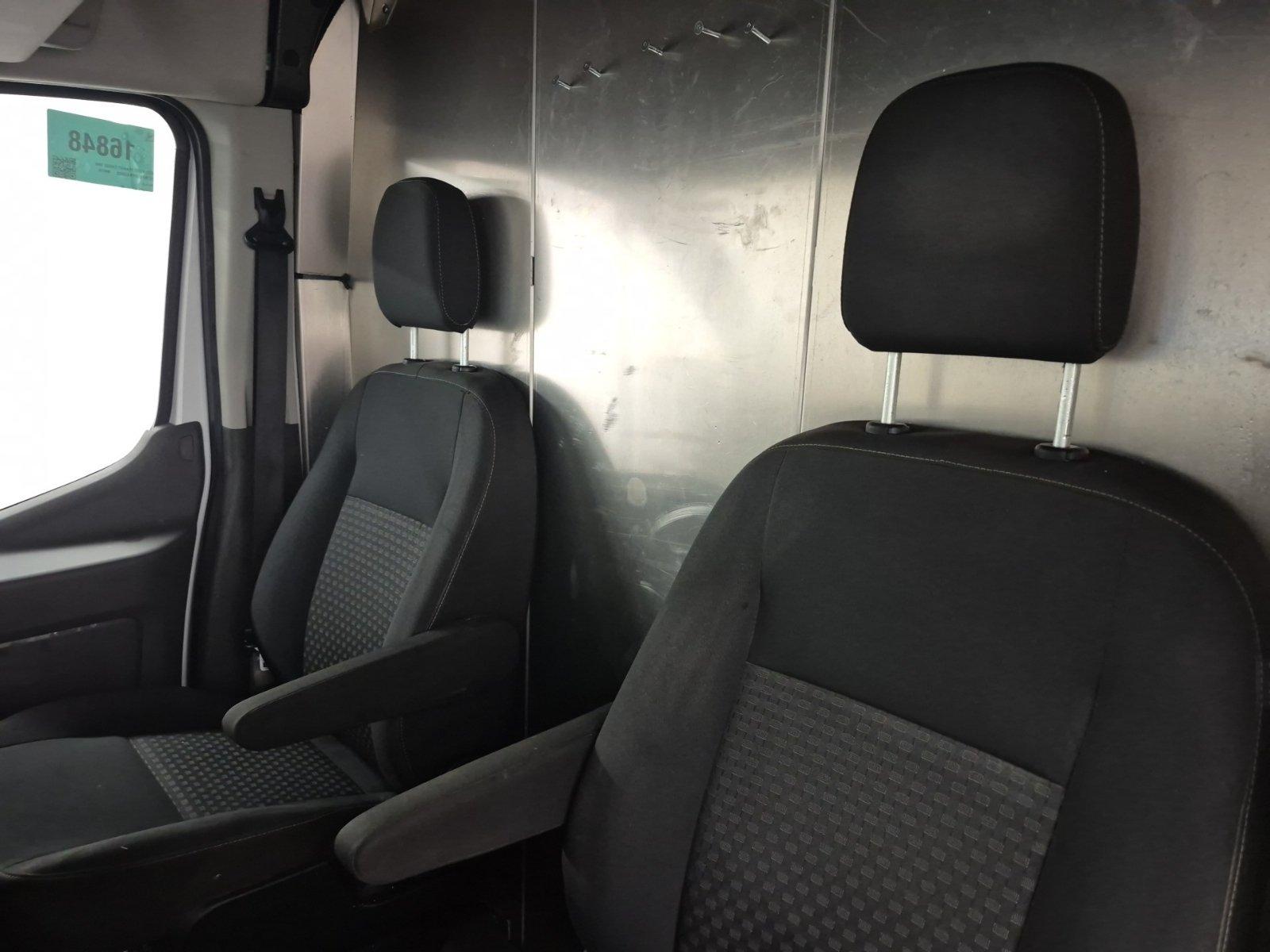 Ford Transit-250 Cargo Van 2023 - Image 9