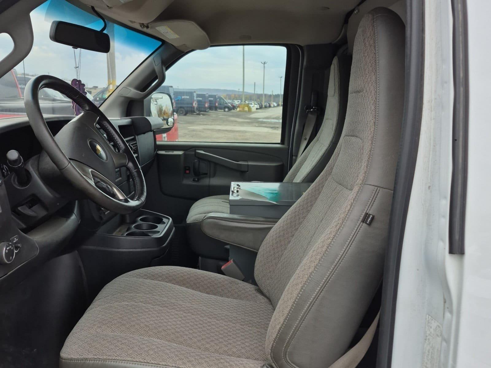 Chevrolet Express 3500 2018 - Image 7