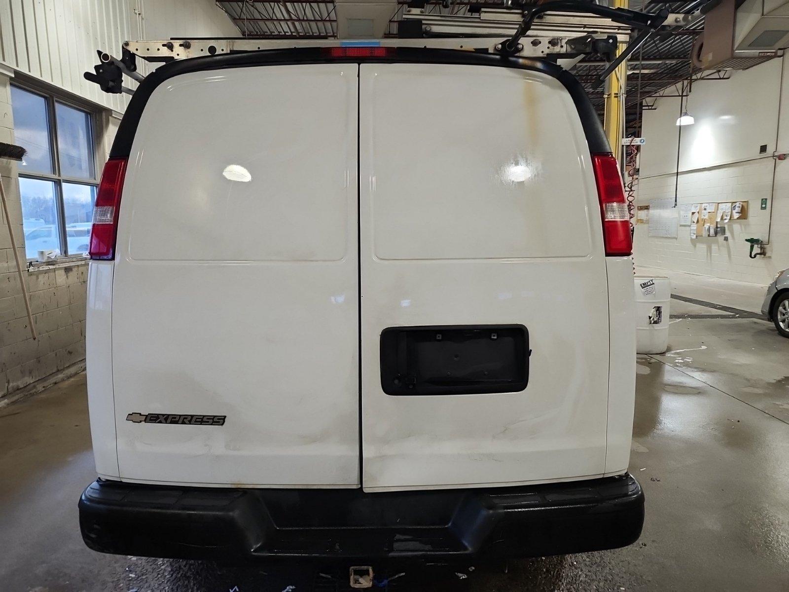 Chevrolet Express 3500 2018 - Image 8