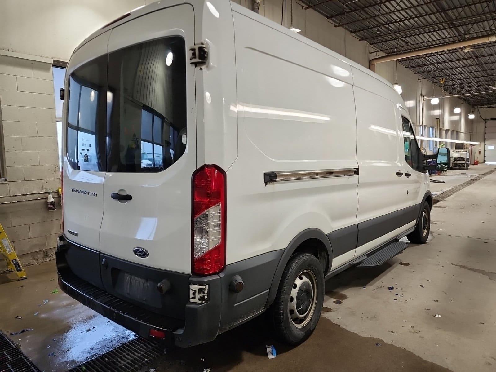 Ford Transit-350 2017 - Image 4