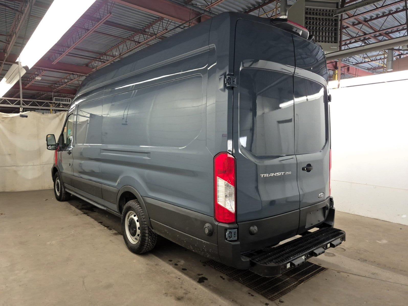 Ford Transit-250 Cargo Van 2020 - Image 6
