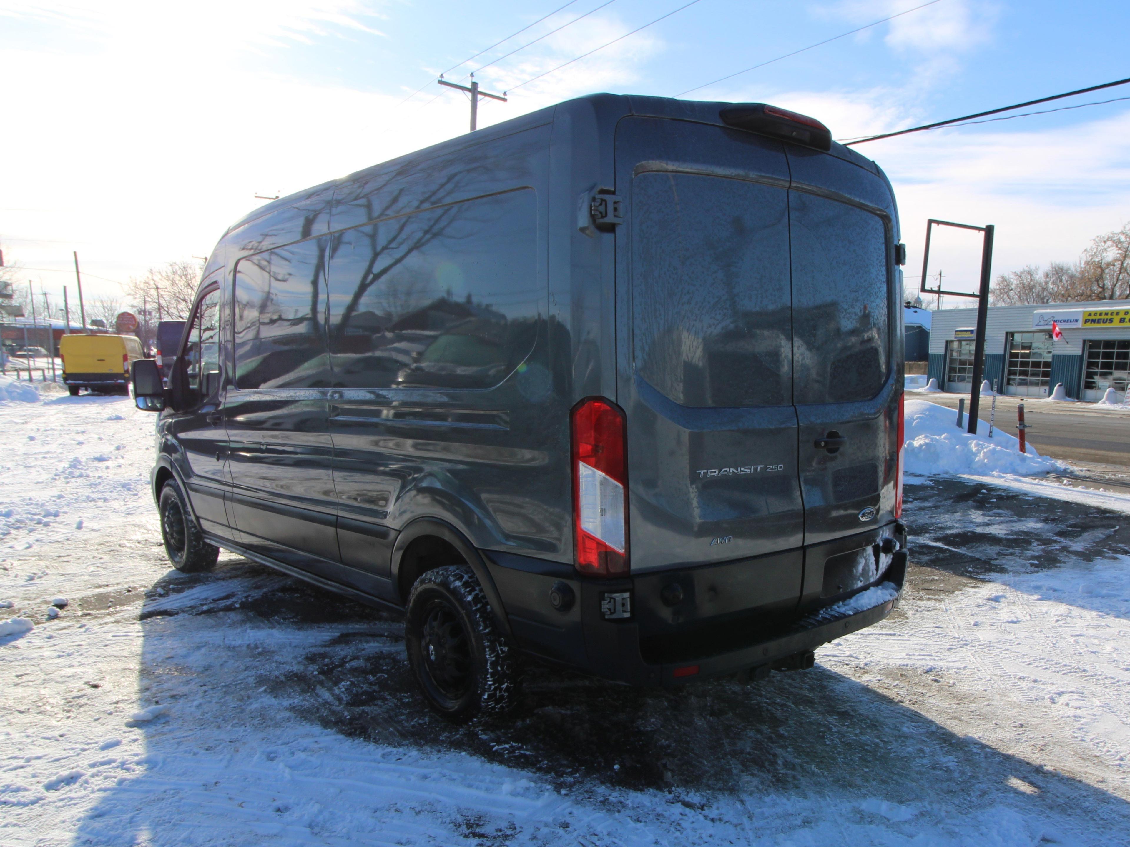 Ford Transit-250 Cargo Van 2021 - Image 11
