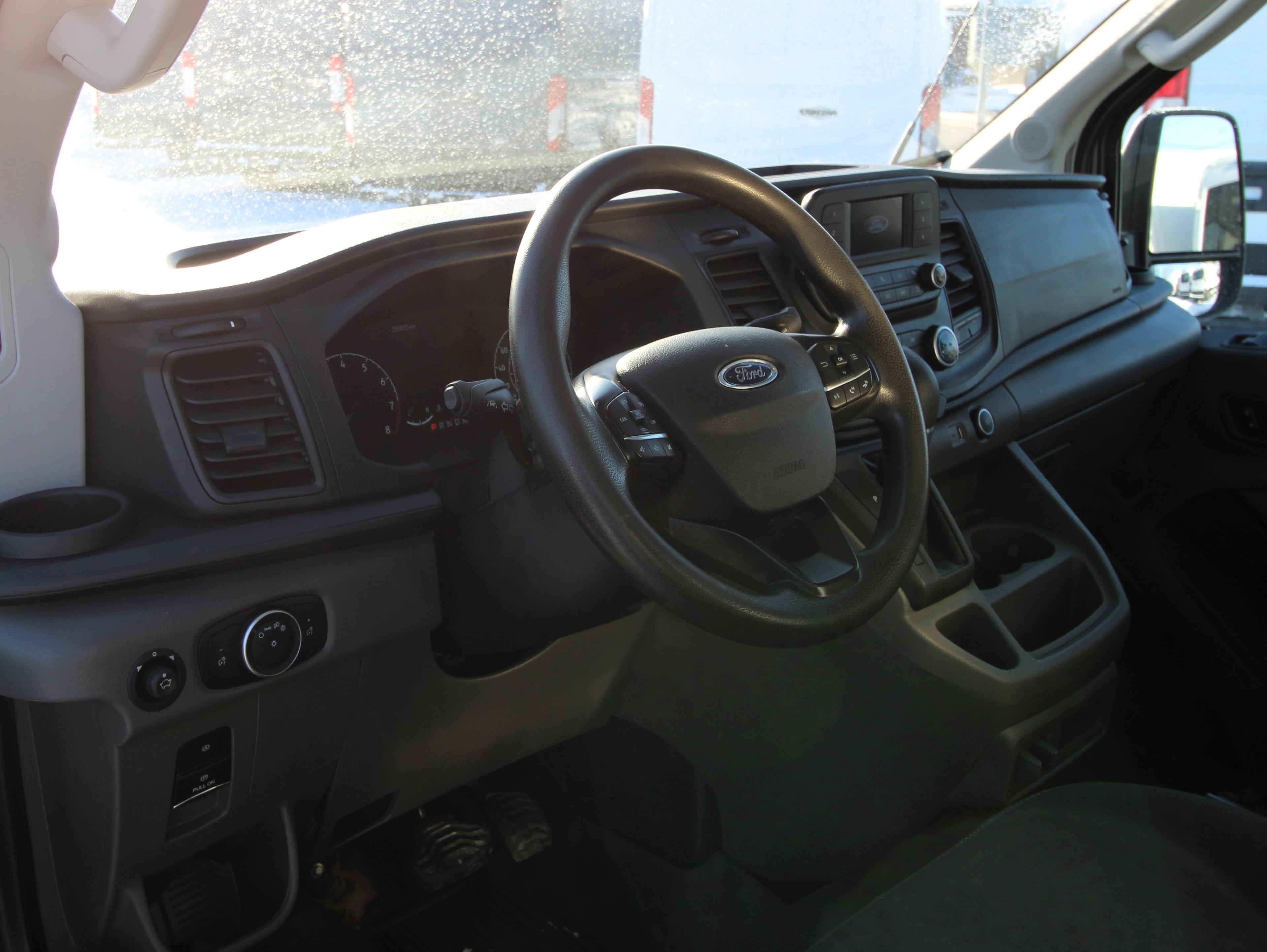 Ford Transit-250 Cargo Van 2021 - Image 4