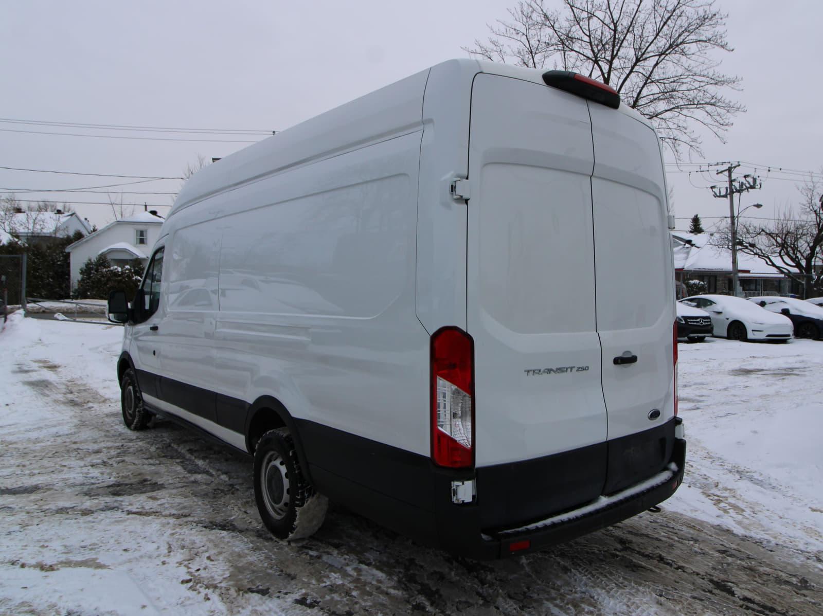 Ford Transit-250 Cargo Van 2021 - Image 11