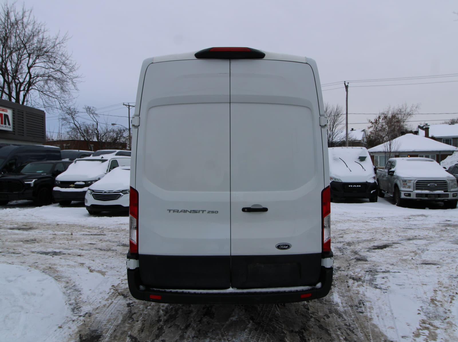 Ford Transit-250 Cargo Van 2021 - Image 15