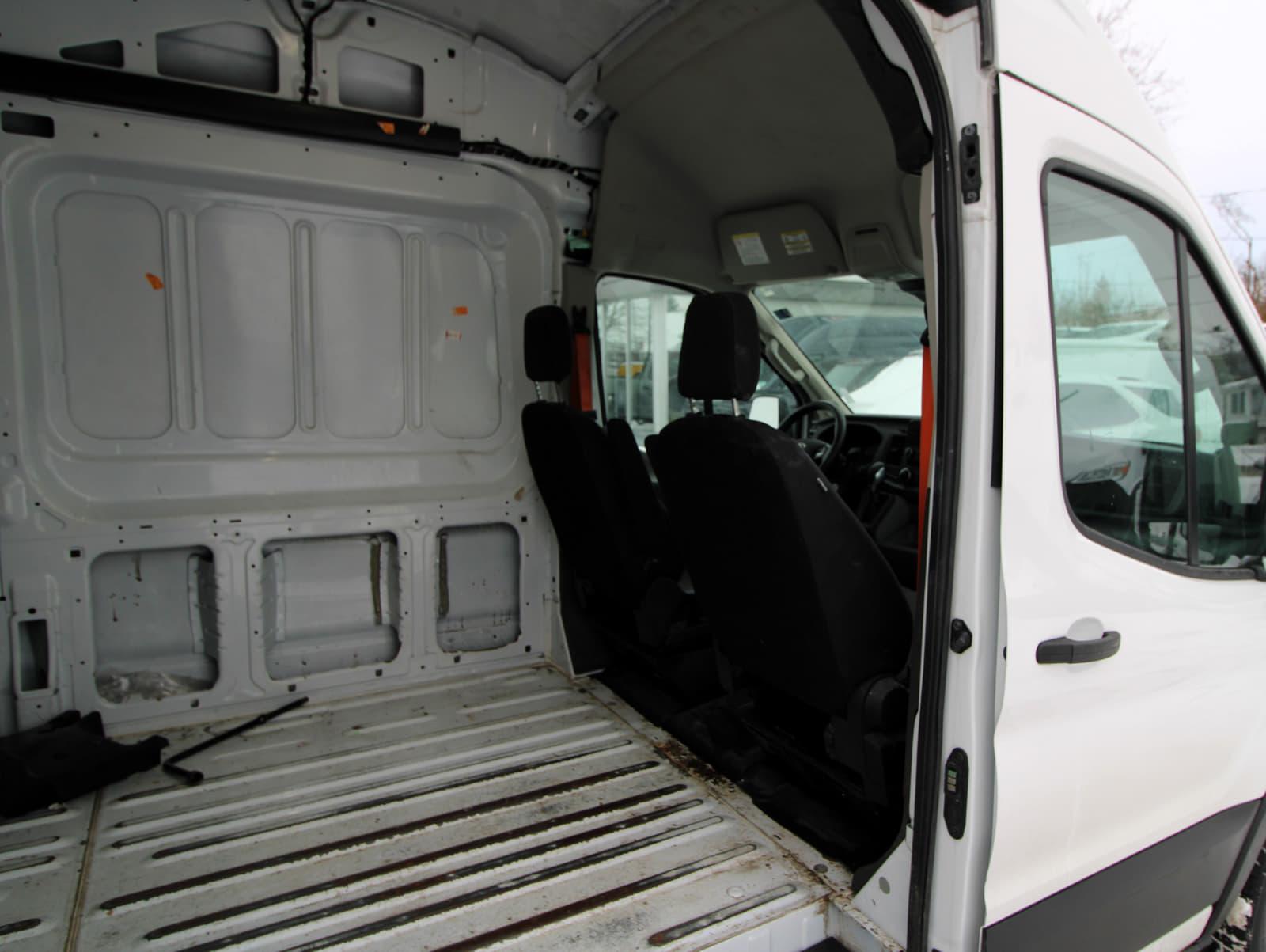 Ford Transit-250 Cargo Van 2021 - Image 8