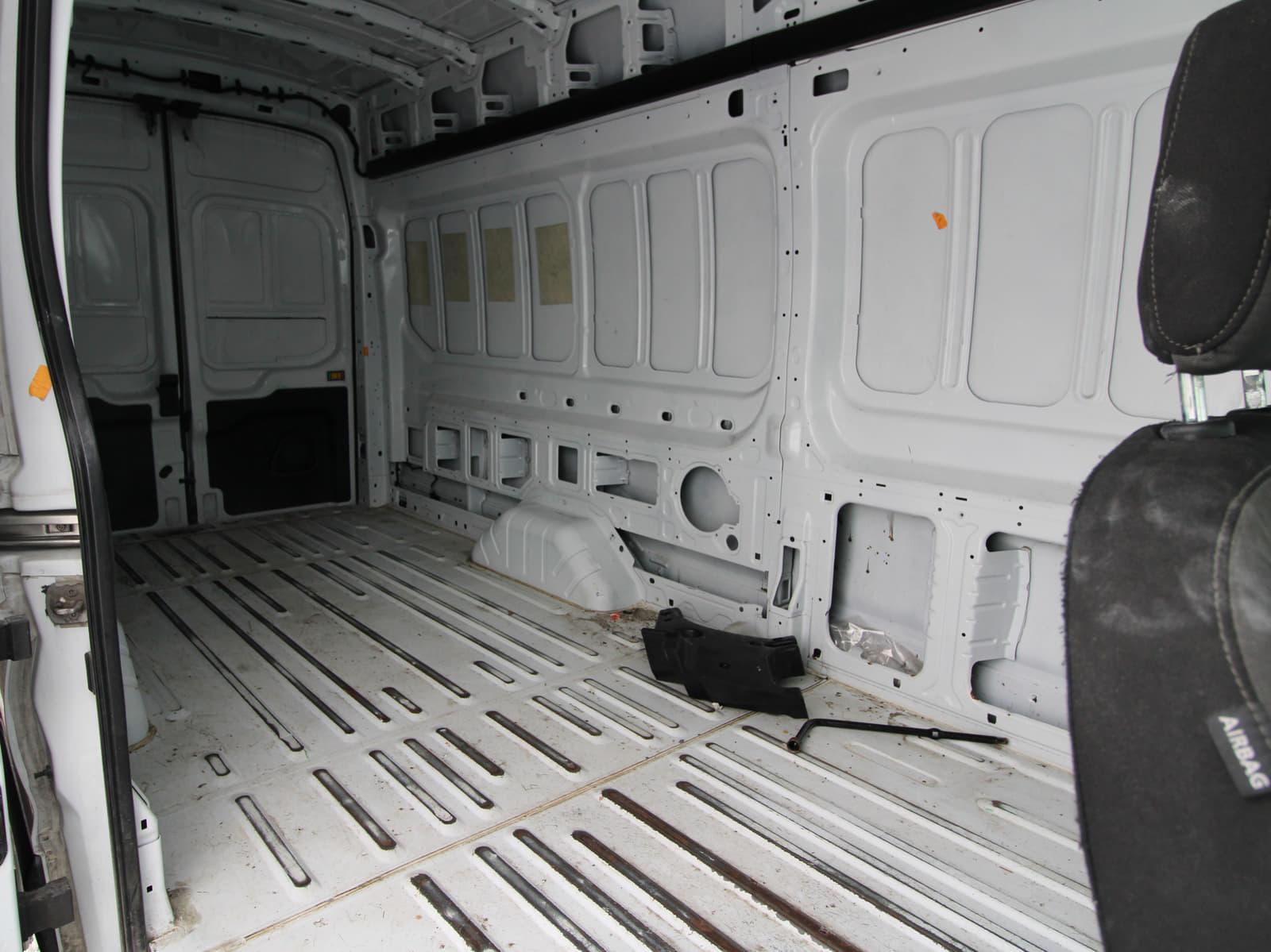 Ford Transit-250 Cargo Van 2021 - Image 10