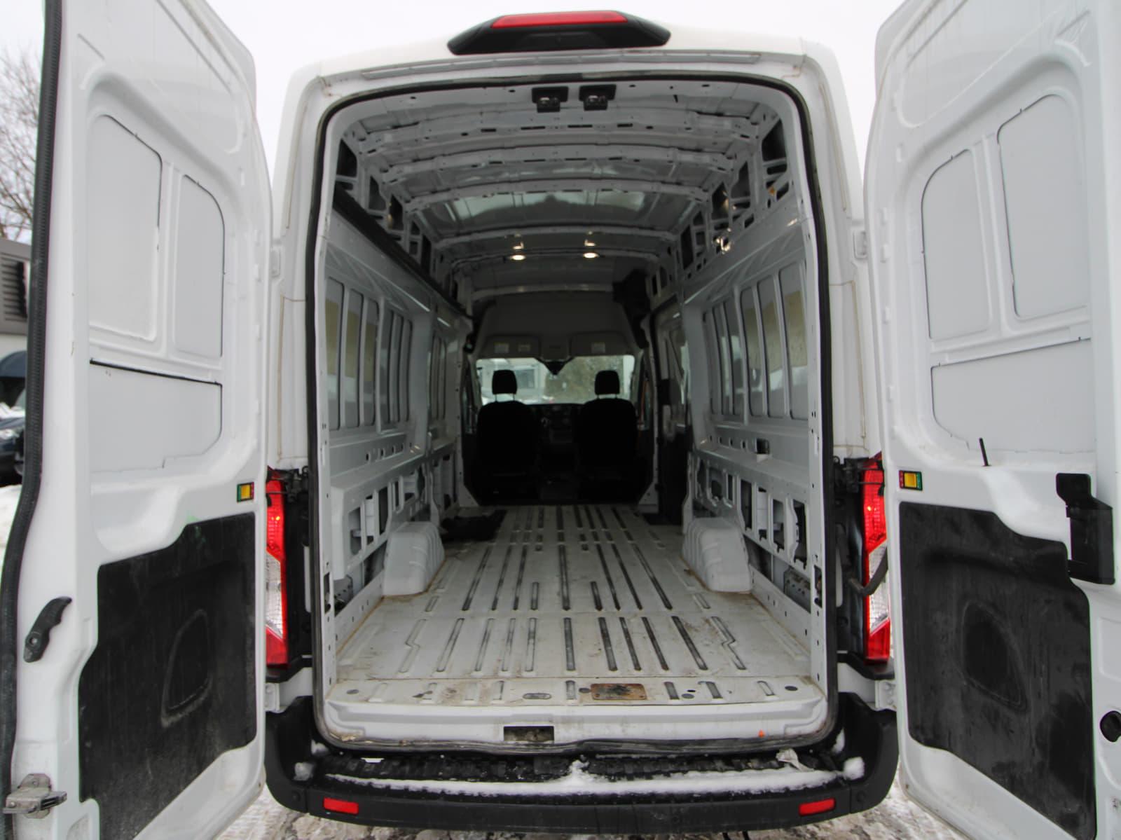 Ford Transit-250 Cargo Van 2021 - Image 16