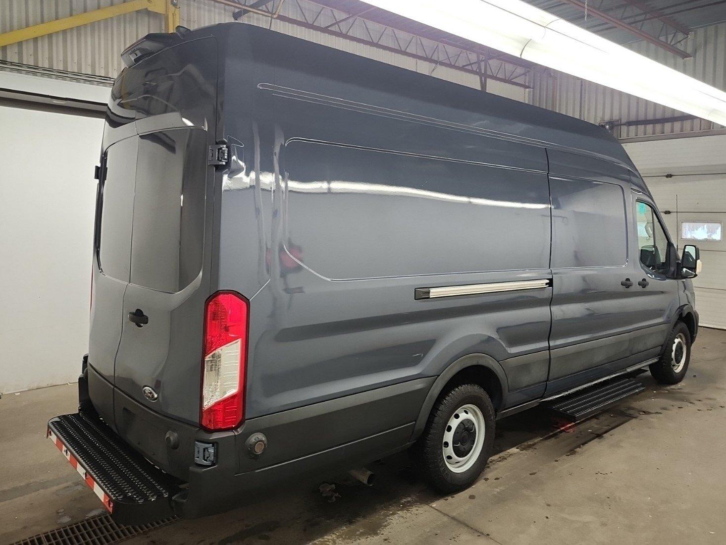 Ford Transit-250 Cargo Van 2020 - Image 4