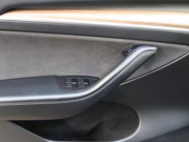 Tesla Model Y 2022 - Thumbnail 10