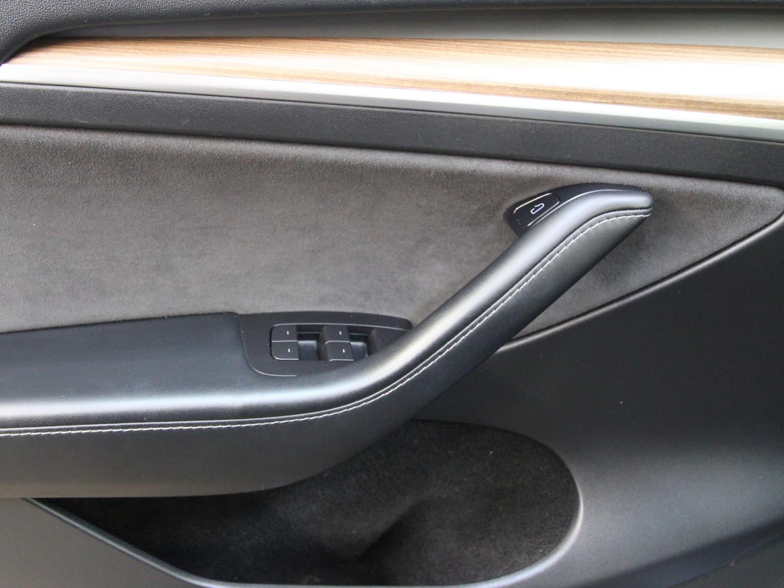 Tesla Model Y 2022 - Image 10
