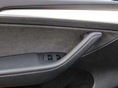 Tesla Model Y 2024 - Thumbnail 12