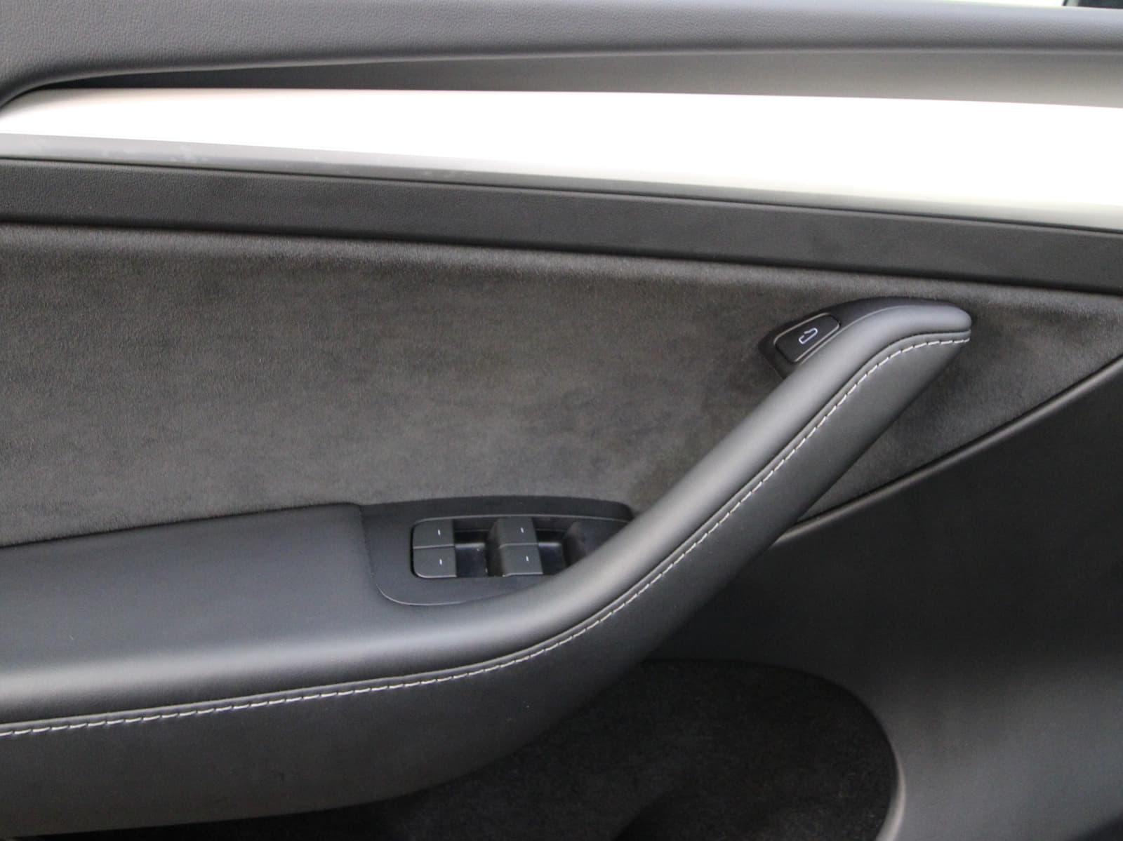 Tesla Model Y 2024 - Image 12