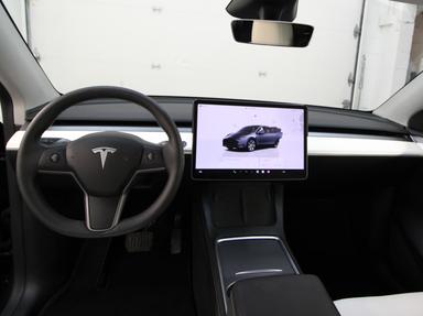 Tesla Model Y 2024 - Thumbnail 14