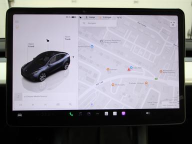 Tesla Model Y 2024 - Thumbnail 4