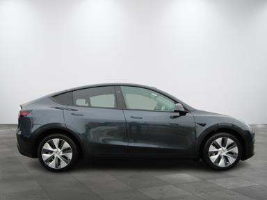 Tesla Model Y 2024 - Thumbnail 5