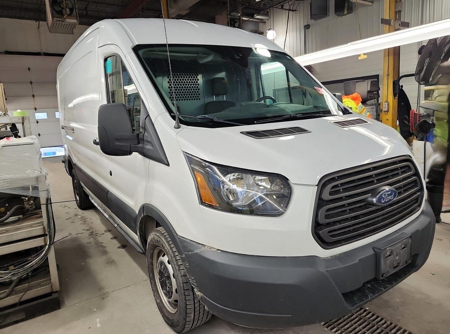 Ford Transit-250 2017 - Image 2