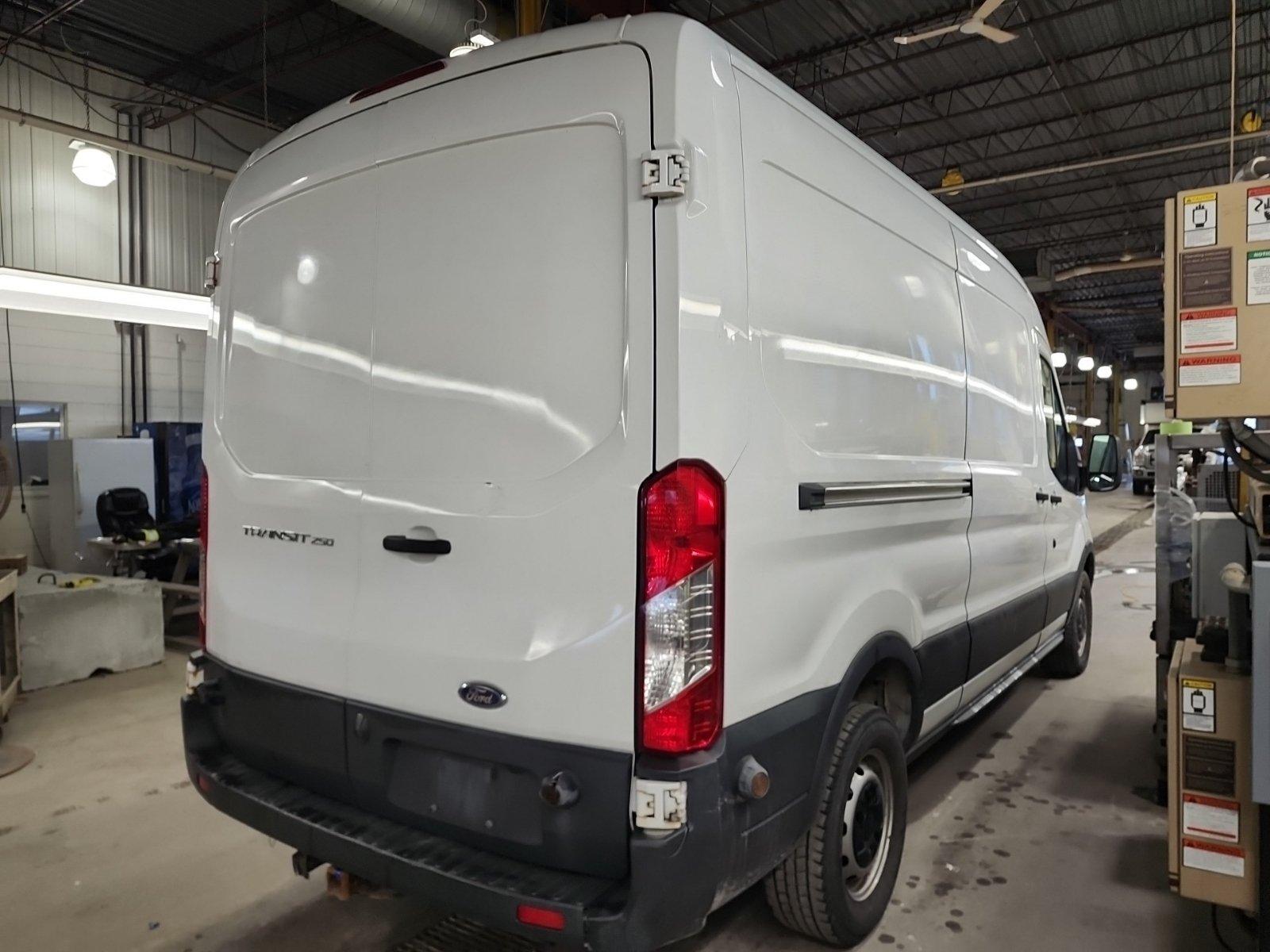 Ford Transit-250 2017 - Image 3