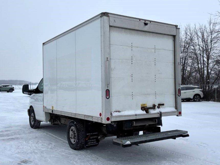 GMC Savana Cutaway 2020 - Image 11