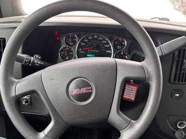 GMC Savana Cutaway 2020 - Thumbnail 6