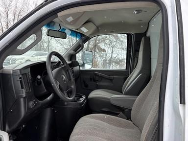 GMC Savana Cutaway 2020 - Thumbnail 4