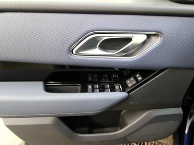 Land Rover Range Rover Velar 2023 - Thumbnail 13