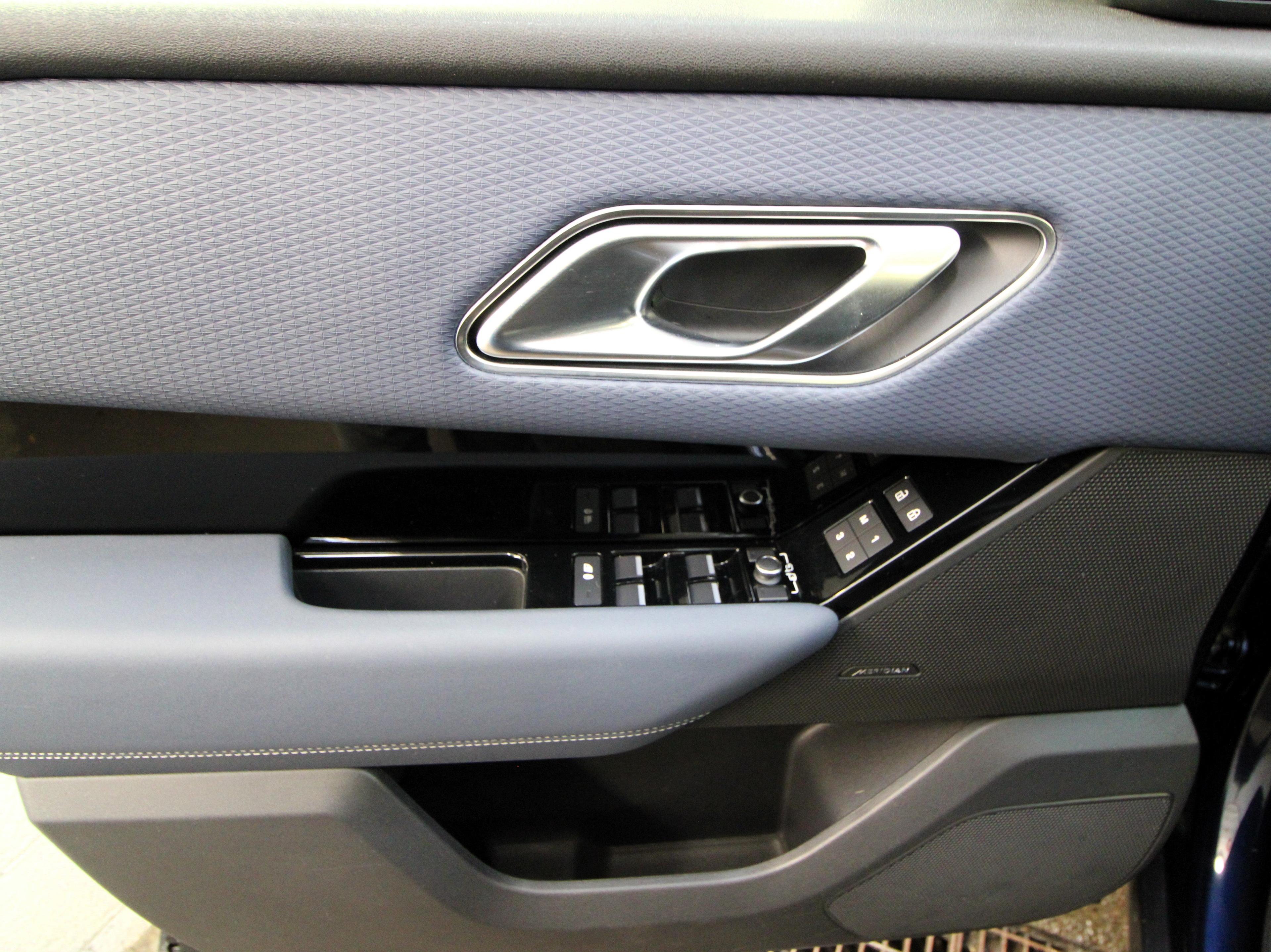 Land Rover Range Rover Velar 2023 - Image 13