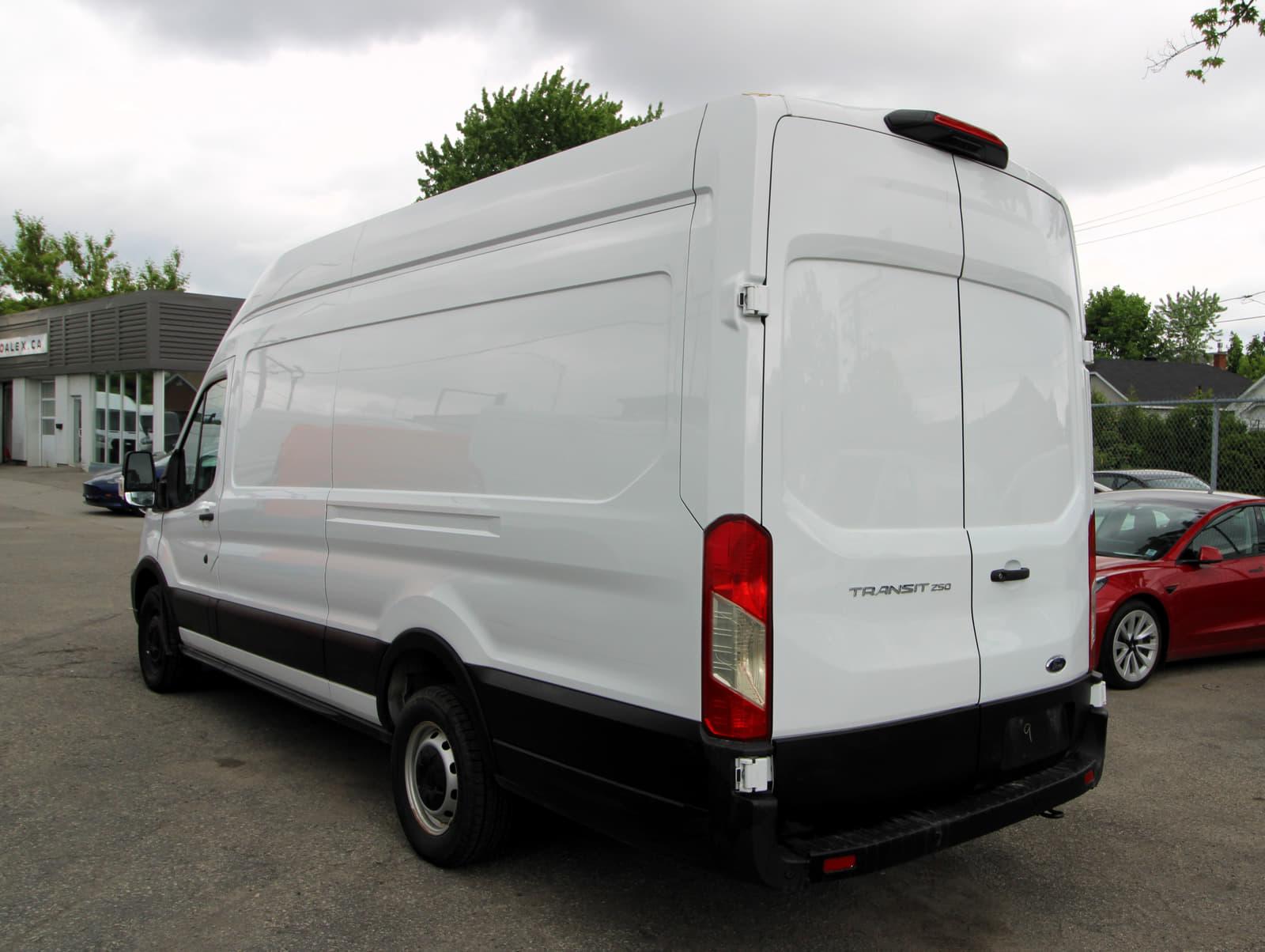 Ford Transit-250 Cargo Van 2021 - Image 11